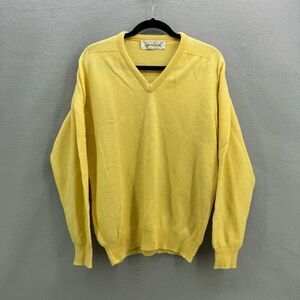 Vintage Lyle & Scott Men's Yellow Pure Lambswool V-Neck Sweater Size 40